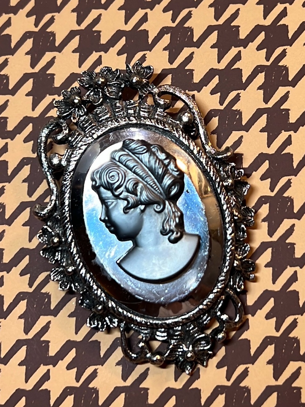 Vintage Women’s Victorian Black Mirror Glass Faux Hematite Cameo Brooch Pendant